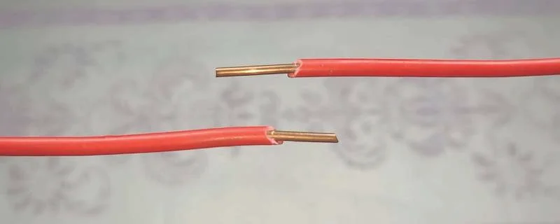 两根电线怎么接三个头的插座