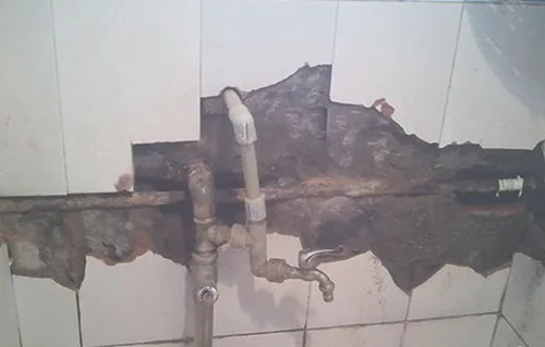 墙内水管打破如何修复