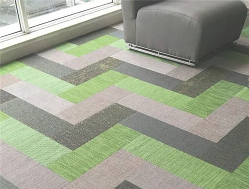 PVC地胶可以铺在地毯上吗