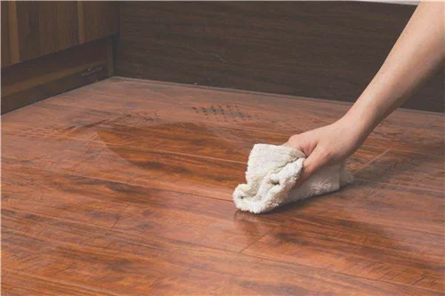 木地板怎么清洁能发亮