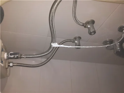 卫生间热水管漏水怎么办