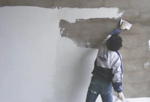 刮墙怎样调石膏粉