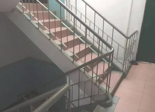 自建房楼梯应放在什么位置
