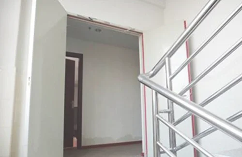 上下楼梯口怎样做门