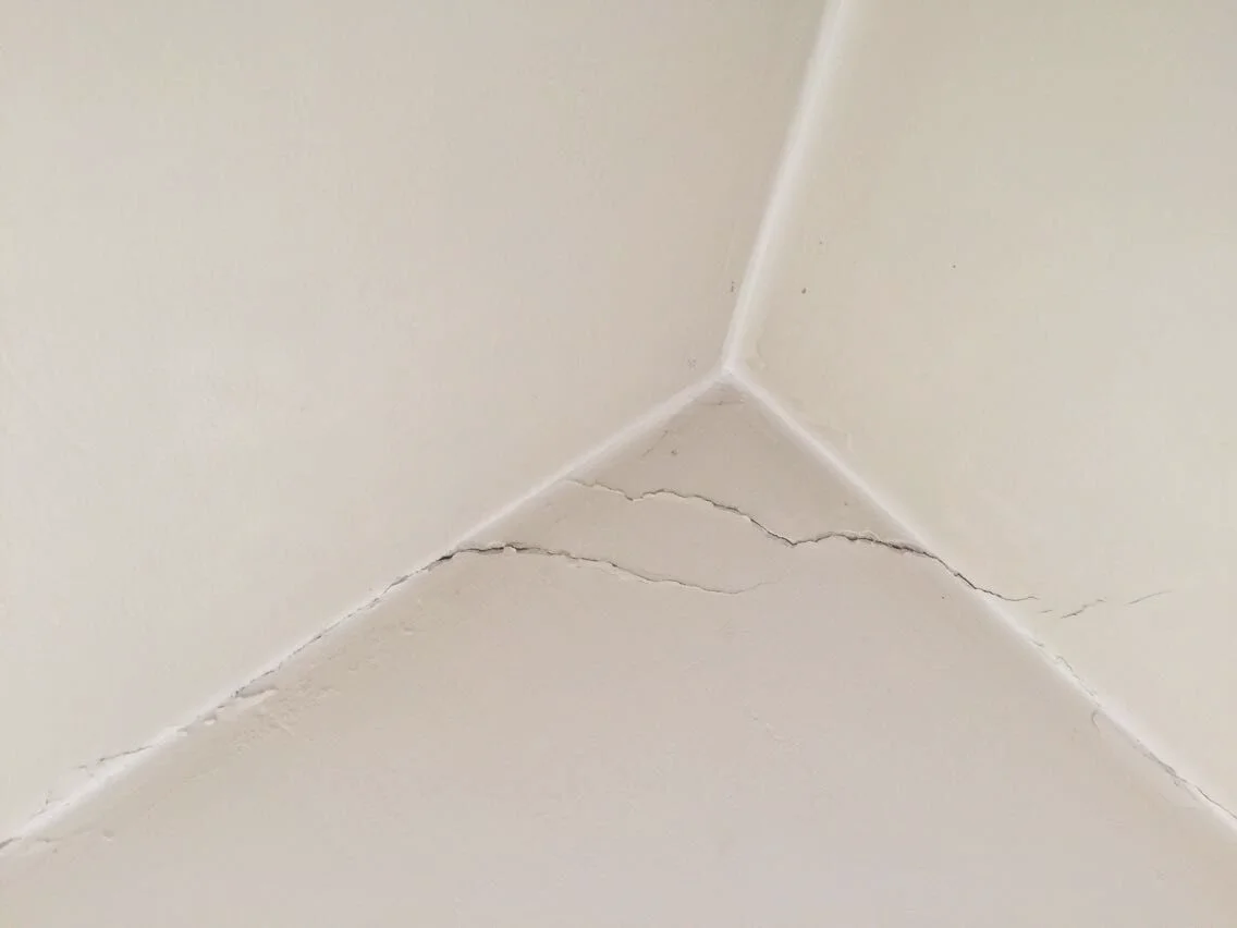 天花板裂缝怎样修补