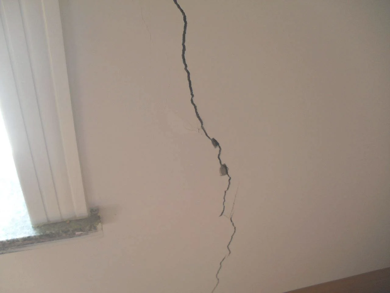 装修好的房子墙面出现裂缝的原因有哪些