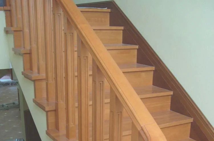 楼梯地脚线安装方法
